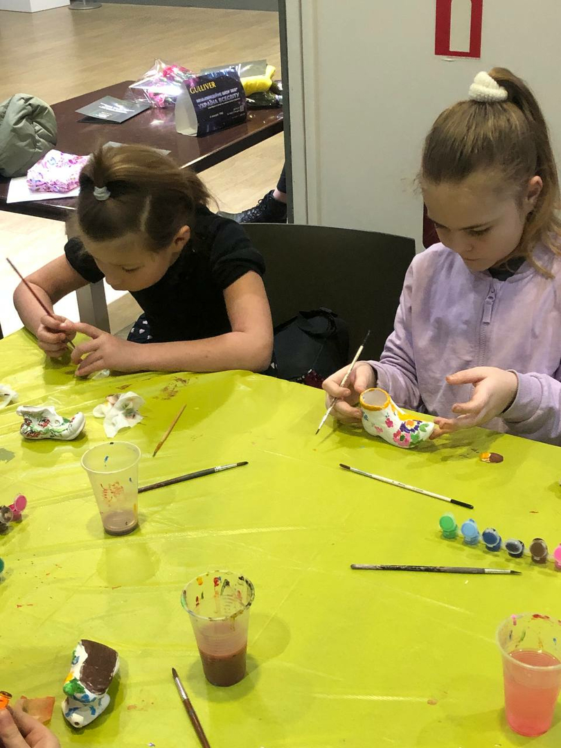 Workshops on making honey candles and decorating jugs image-36