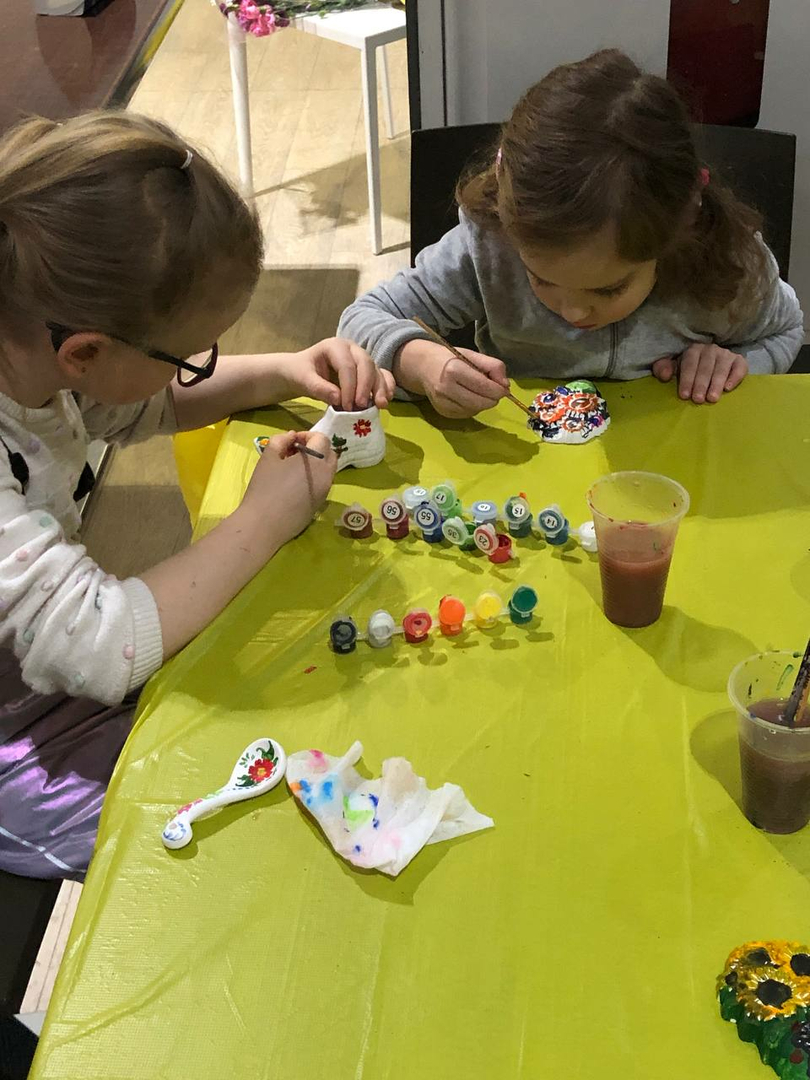 Workshops on making honey candles and decorating jugs image-37