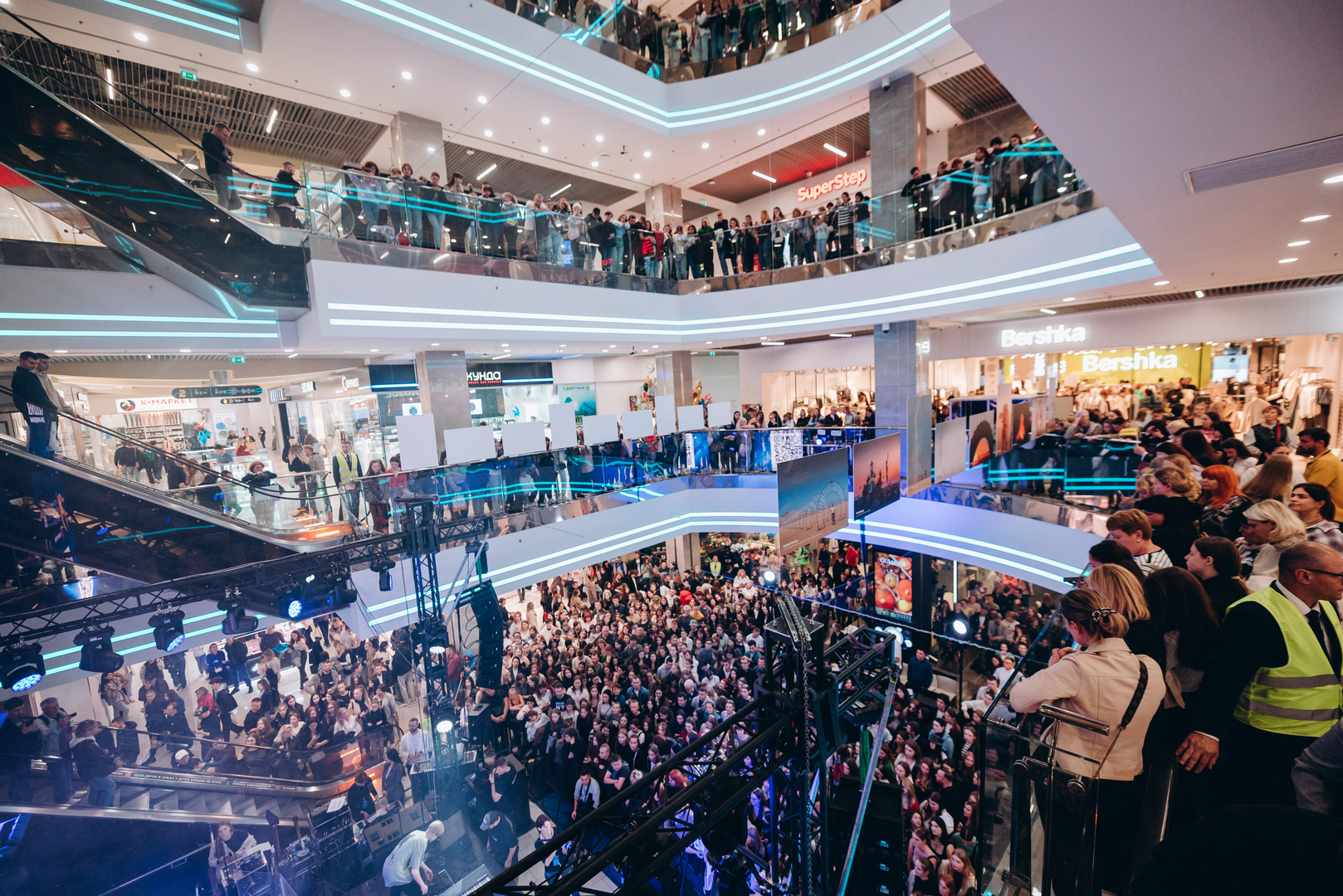 Дня Народження ТРЦ Gulliver 11 років image-328