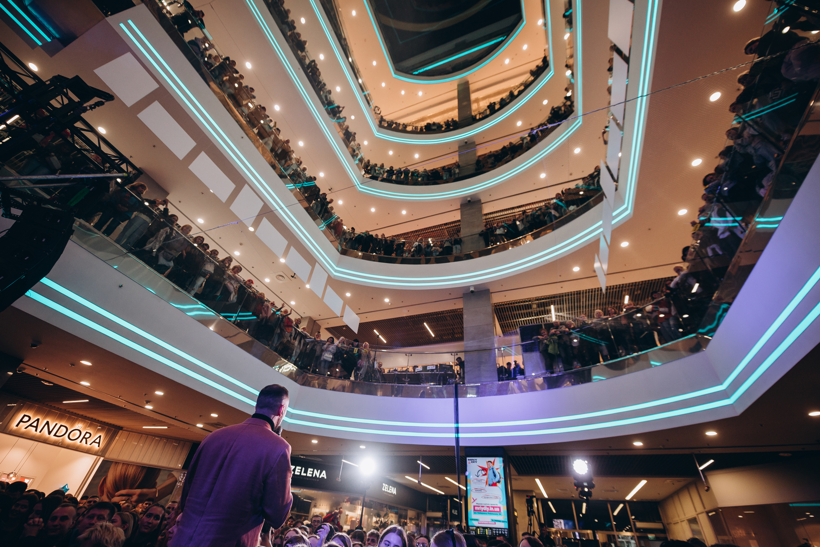 Дня Народження ТРЦ Gulliver 11 років image-380