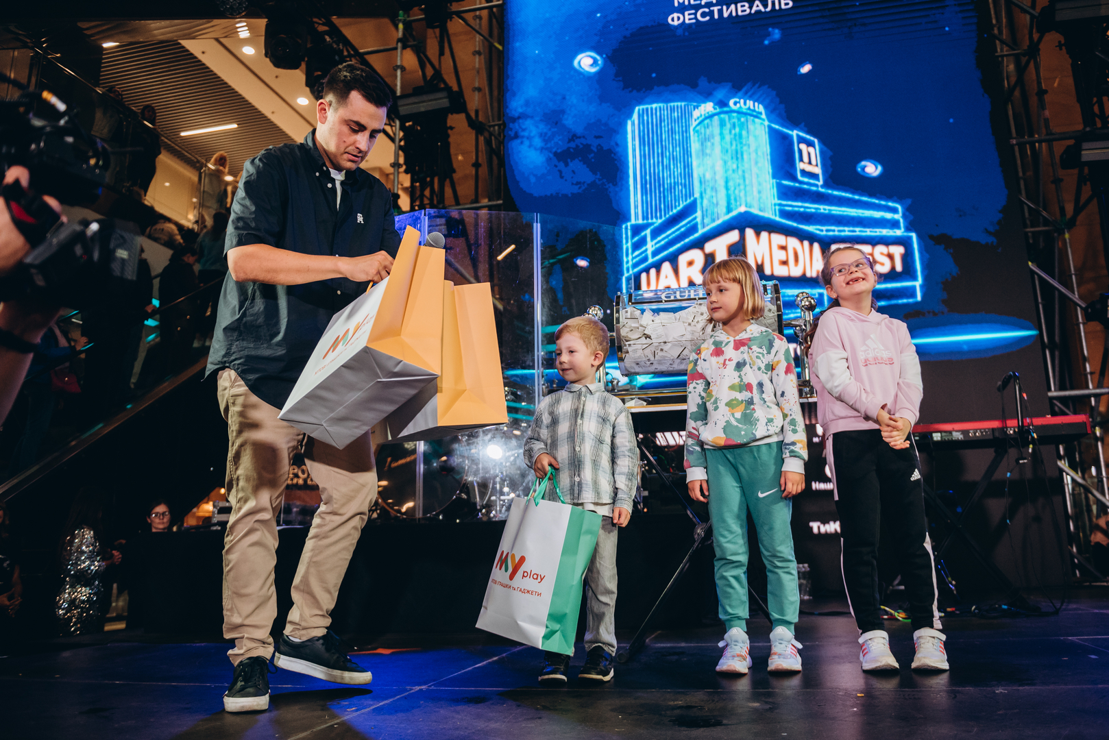 Дня Народження ТРЦ Gulliver 11 років image-477