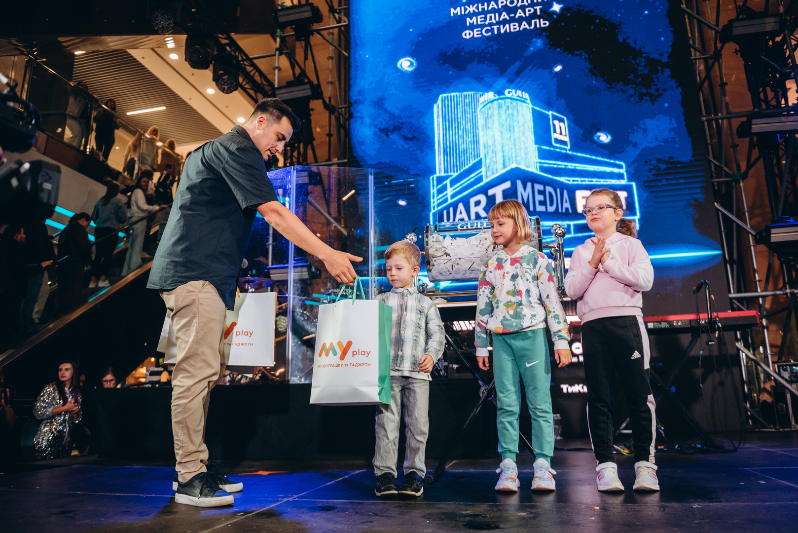 Дня Народження ТРЦ Gulliver 11 років image-485