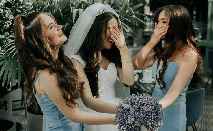 Образ для подружек невесты: какое платье надеть на свадьбу