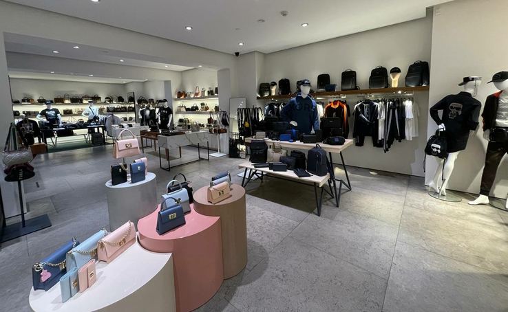 В ТРЦ Gulliver відкрився просто неймовірний магазин брендових аксесуарів 8bags Fashion Hub